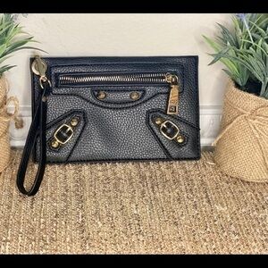 🌸BCBG wristlet🖤🖤🖤